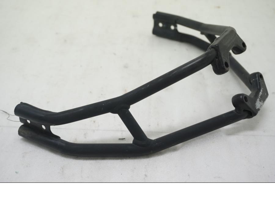 Baksidan på Fotpinnefäste inre från en MV Agusta Brutale 800 -2014 motorcykel.