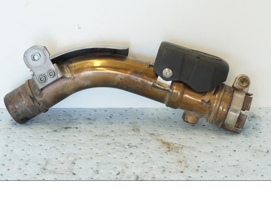 Baksidan på Mellanrör från en Suzuki GSX 1300 BK -2008 motorcykel.