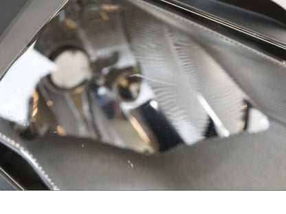 Höger sida på Strålkastare från en BMW S 1000 R -2013 motorcykel.