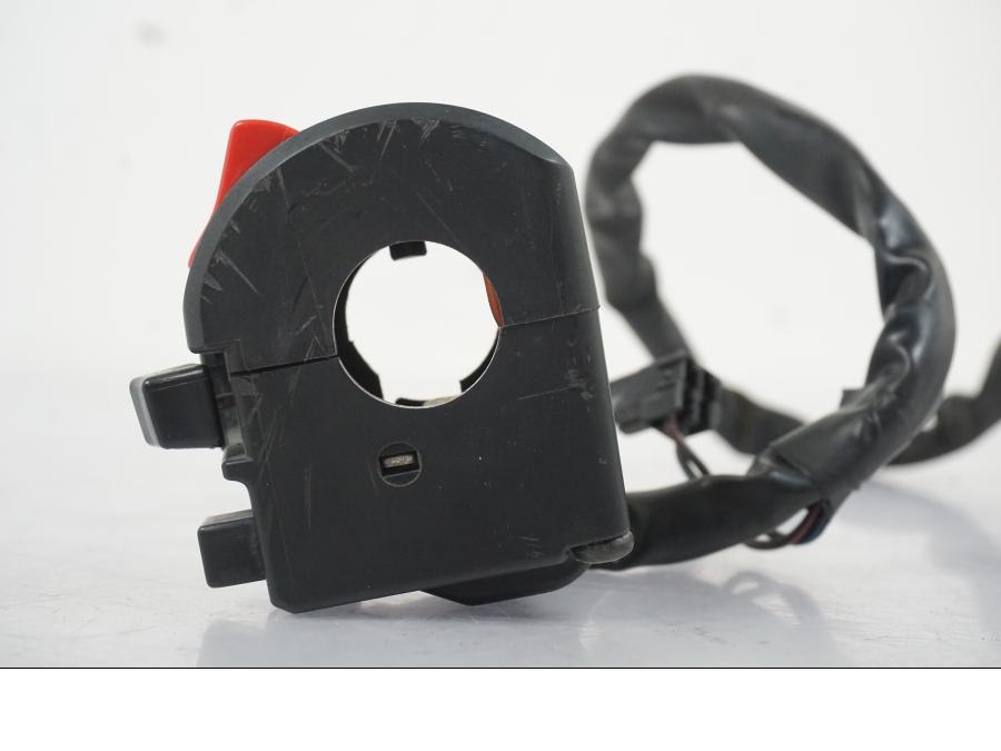 Vänster sida på Styrelreglage från en Suzuki SV 650 S -2005 motorcykel.