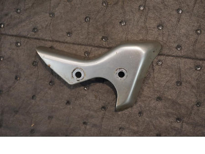 Framsidan på Ljuddämpardekor från en Suzuki DR 650 -1997 motorcykel.