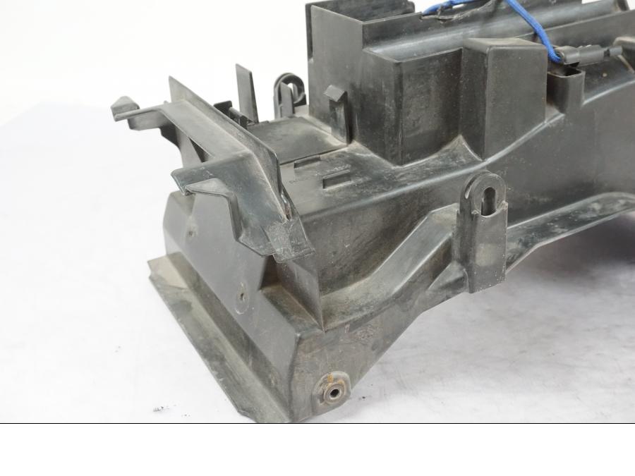 Snett uppifrån på Undertail från en Honda NT 650 V -2002 motorcykel.