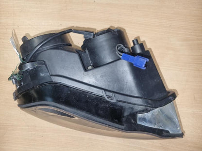 Baksidan på Strålkastare från en Yamaha YZF 1000 R1 -2005 motorcykel.