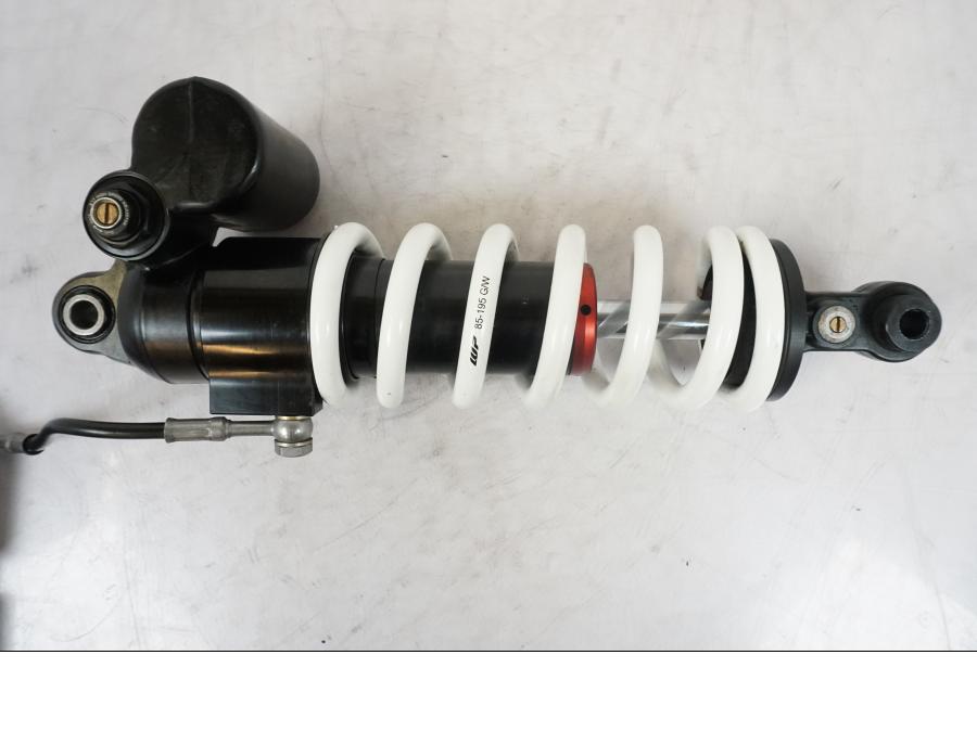 Höger sida på Stötdämpare från en KTM 1290 Super Duke R -2021 motorcykel.