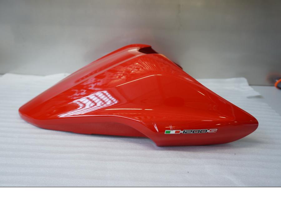 Höger sida på Kuts från en Ducati Alla -2014 motorcykel.