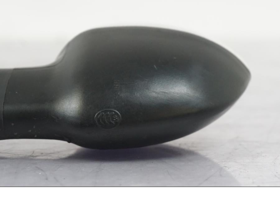 Snett uppifrån på Blinkers från en Yamaha MT-09 -2016 motorcykel.