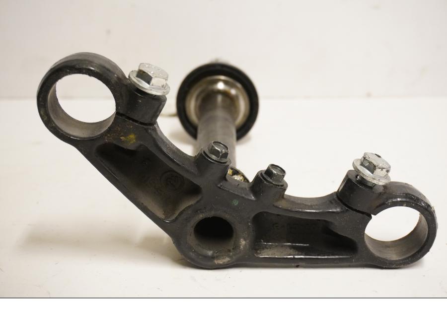 Baksidan på Gaffelkrona från en Yamaha YZF-R 125 -2010 motorcykel.