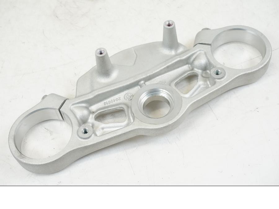 Snett uppifrån på Gaffelkrona från en Triumph Speed Triple -2021 motorcykel.