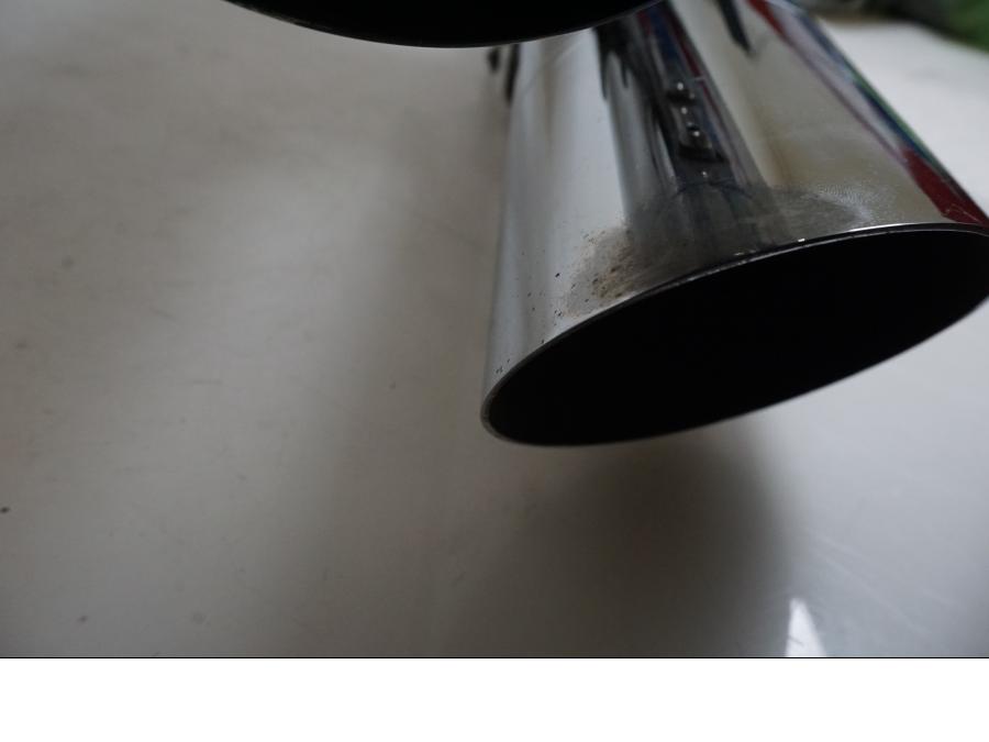 Snett uppifrån på Ljuddämpare Sport från en H-D Harley diverse -2004 motorcykel.