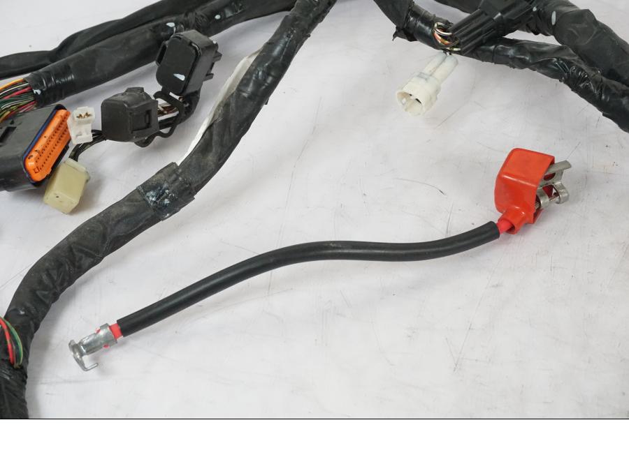 Snett uppifrån på Kabelstam från en Suzuki GSX-R 600 -2007 motorcykel.