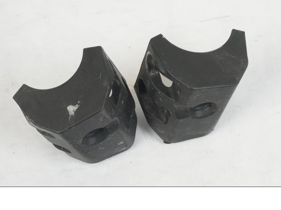 Snett uppifrån på Gaffelbensskydd från en Husqvarna 701 SUPERMOTO ABS -2016 motorcykel.