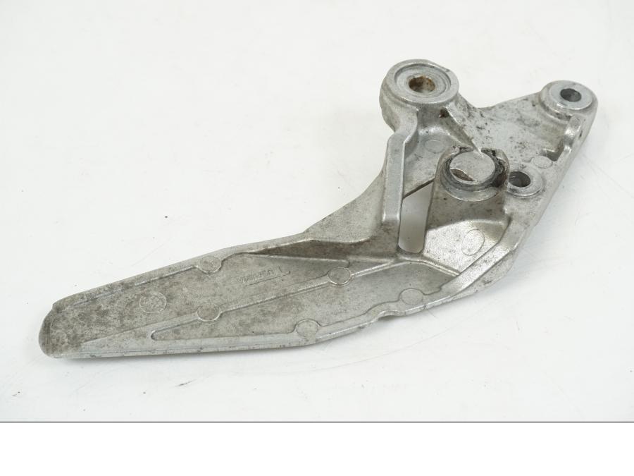 Extrabild1 på Fotpinnefäste från en Yamaha FZR 1000 -1990 motorcykel.