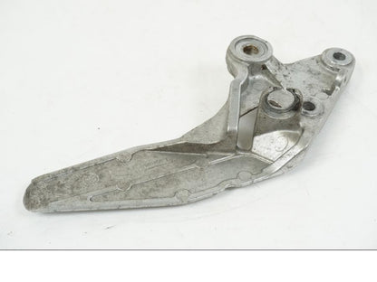 Extrabild1 på Fotpinnefäste från en Yamaha FZR 1000 -1990 motorcykel.