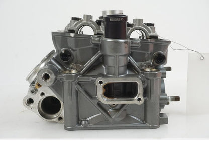 Höger sida på Topplock från en KTM 1290 Super Duke R -2021 motorcykel.