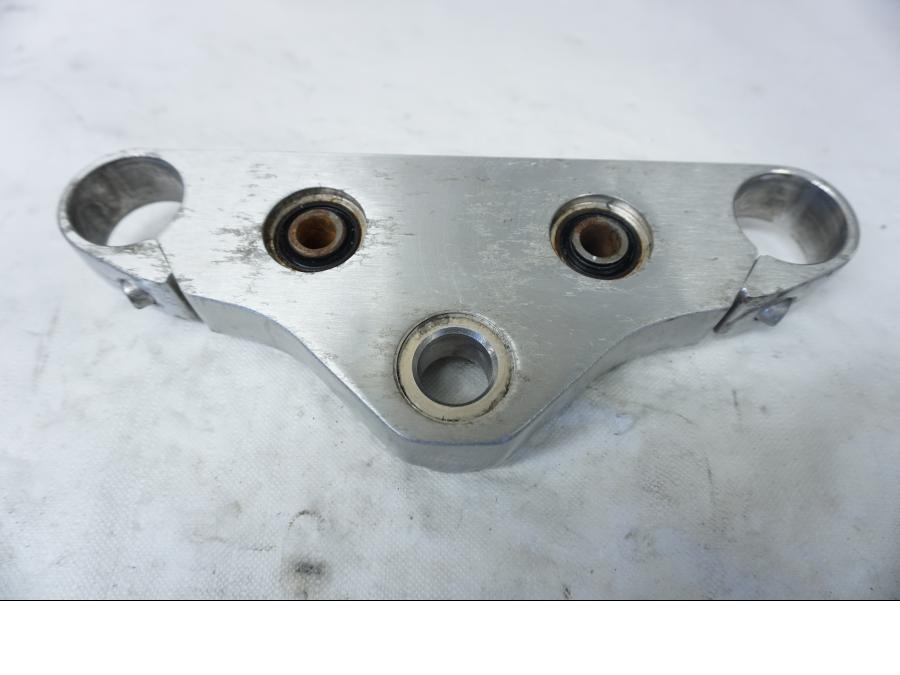 Baksidan på Gaffelkrona från en Yamaha XVS 1100 -2000 motorcykel.