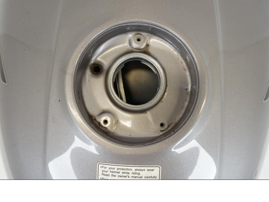 Extrabild1 på Bensintank från en Honda ST 1300 -2002 motorcykel.