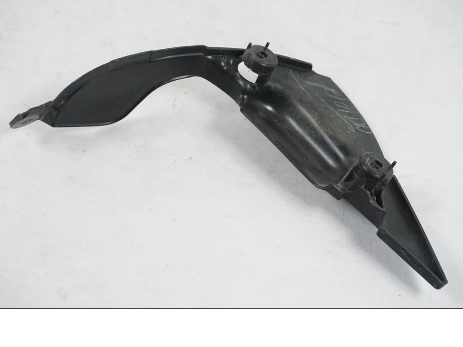 Höger sida på Sidkåpa innerplast från en Kawasaki ER-6N ABS -2010 motorcykel.