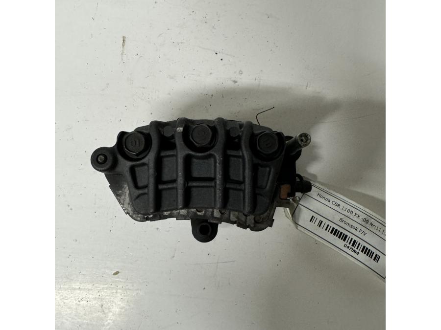 Baksidan på Bromsok från en Honda CBR 1100 XX -2000 motorcykel.