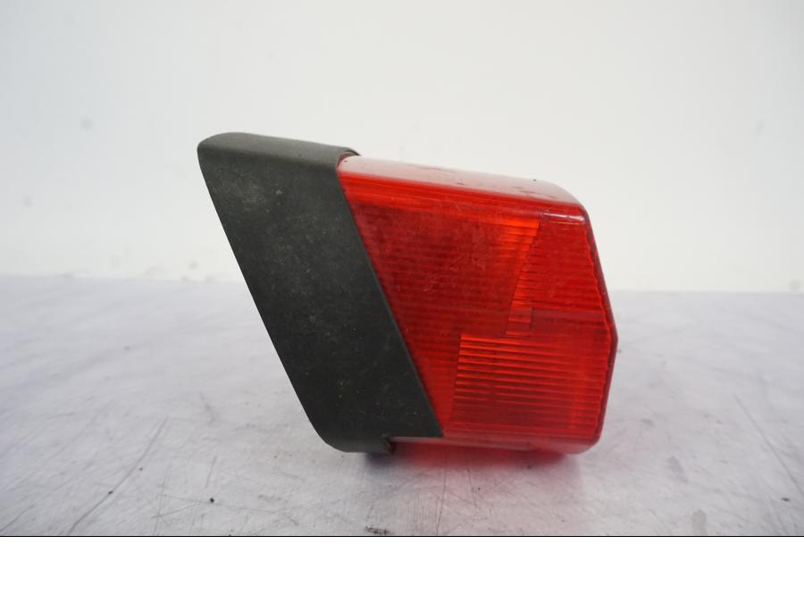 Snett nerifrån på Baklampa från en BMW R 1150 GS -2002 motorcykel.