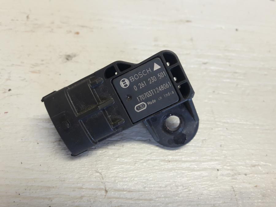 Baksidan på Luftmassemätare från en KTM 125 Duke -2017 motorcykel.