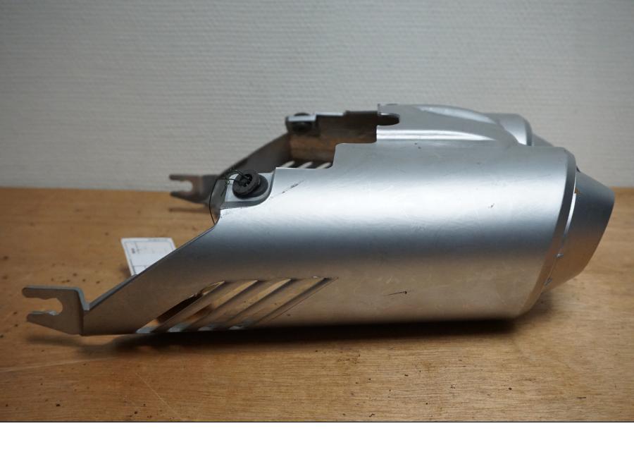 Höger sida på Värmeskydd från en Yamaha FZ-6 -2007 motorcykel.