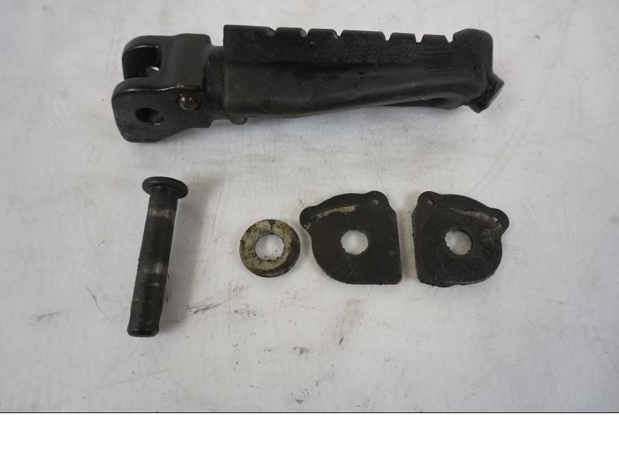 Framsidan på Fotpinne från en KTM 125 Duke -2017 motorcykel.