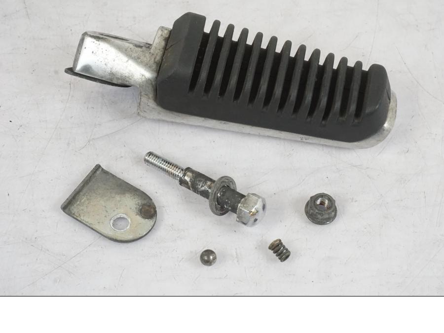 Framsidan på Fotpinne från en Suzuki GSX 550 EF -1985 motorcykel.