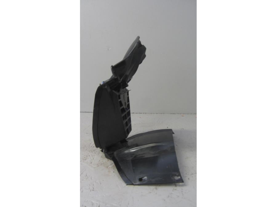 Vänster sida på Luftintag från en Yamaha YZF R6 -2006 motorcykel.