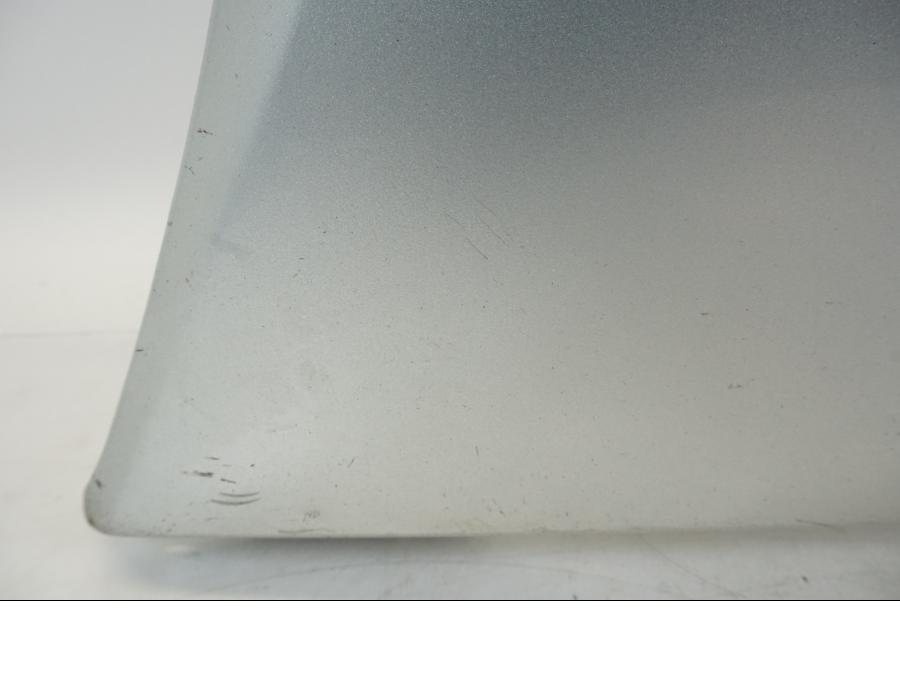 Snett nerifrån på Sidkåpa från en Honda VFR 800 -2003 motorcykel.