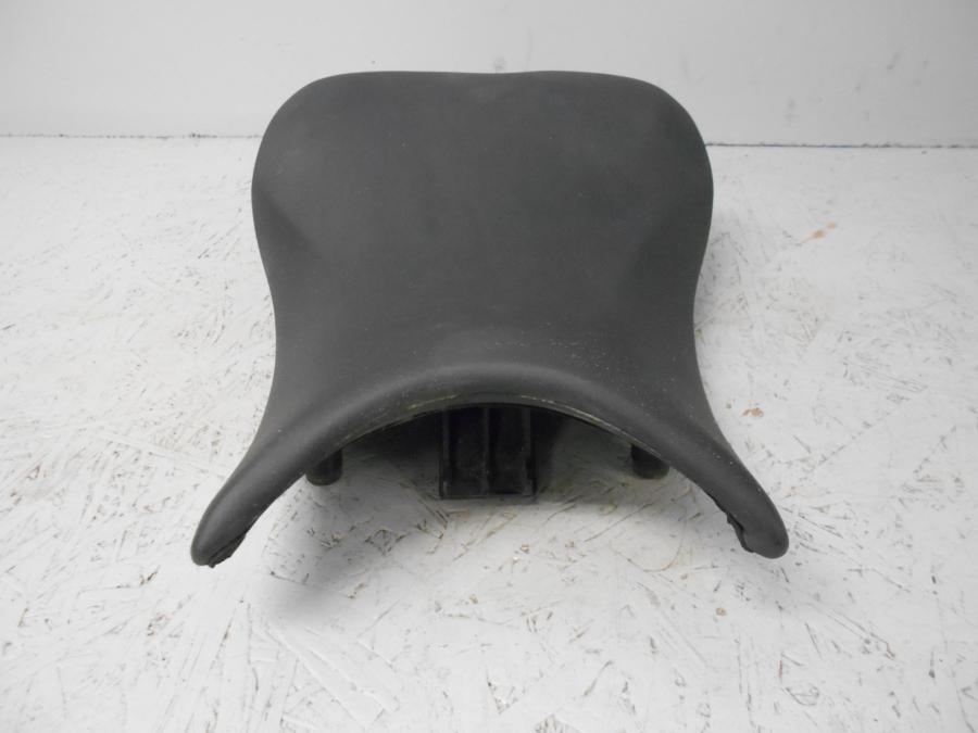 Vänster sida på Sadel från en BMW S 1000 RR -2017 motorcykel.