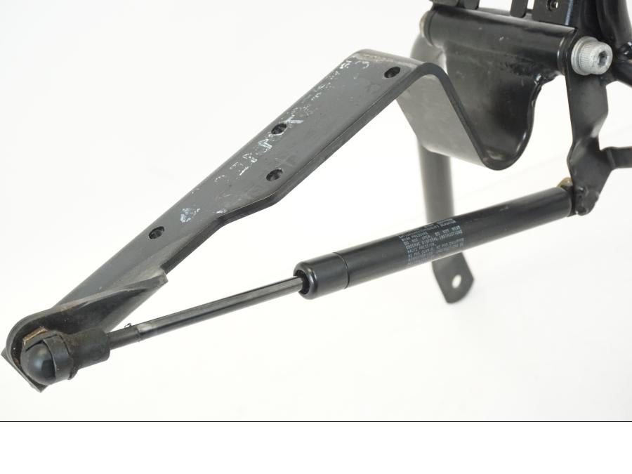 Baksidan på Sadelfäste från en BMW K 1200 LT -2004 motorcykel.