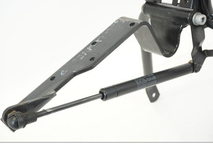 Baksidan på Sadelfäste från en BMW K 1200 LT -2004 motorcykel.