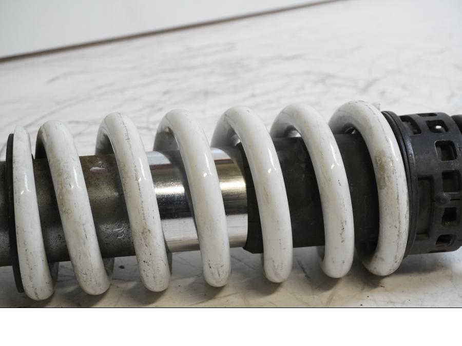 Höger sida på Stötdämpare från en BMW K 1200 RS -1998 motorcykel.