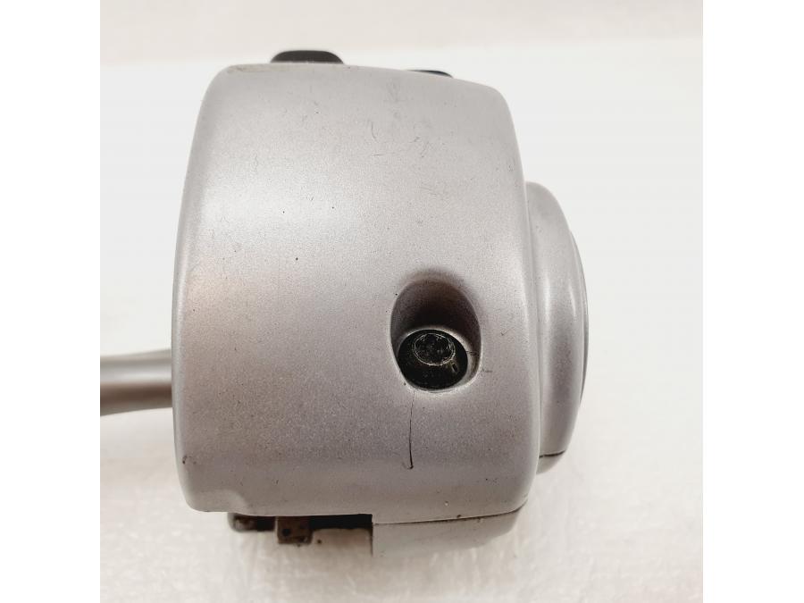 Vänster sida på Styrelreglage från en H-D V-Rod 1130 -2005 motorcykel.