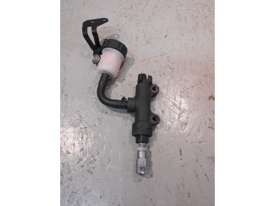 Framsidan på Bromshuvudcylinder från en Kawasaki Ninja H2 -2018 motorcykel.