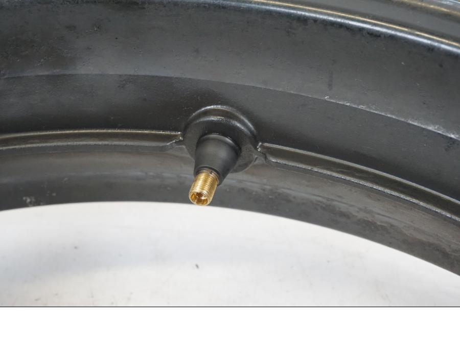 Extrabild5 på Fälg från en Honda ST 1300 -2002 motorcykel.