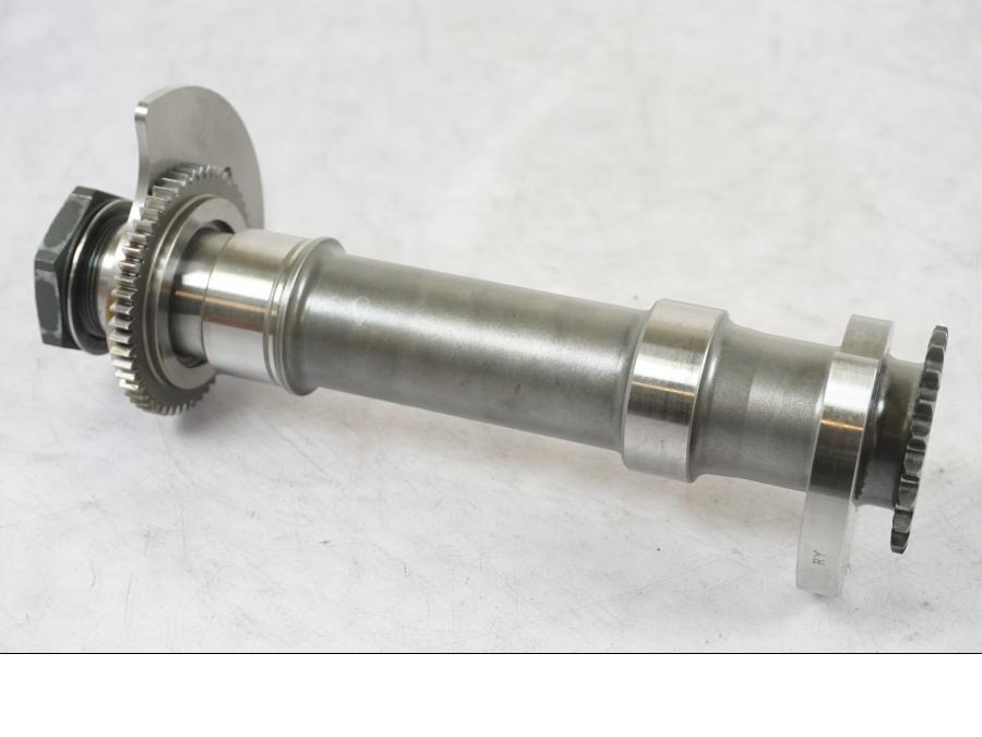 Snett uppifrån på Balansaxel från en BMW R 1200 GSA -2014 motorcykel.