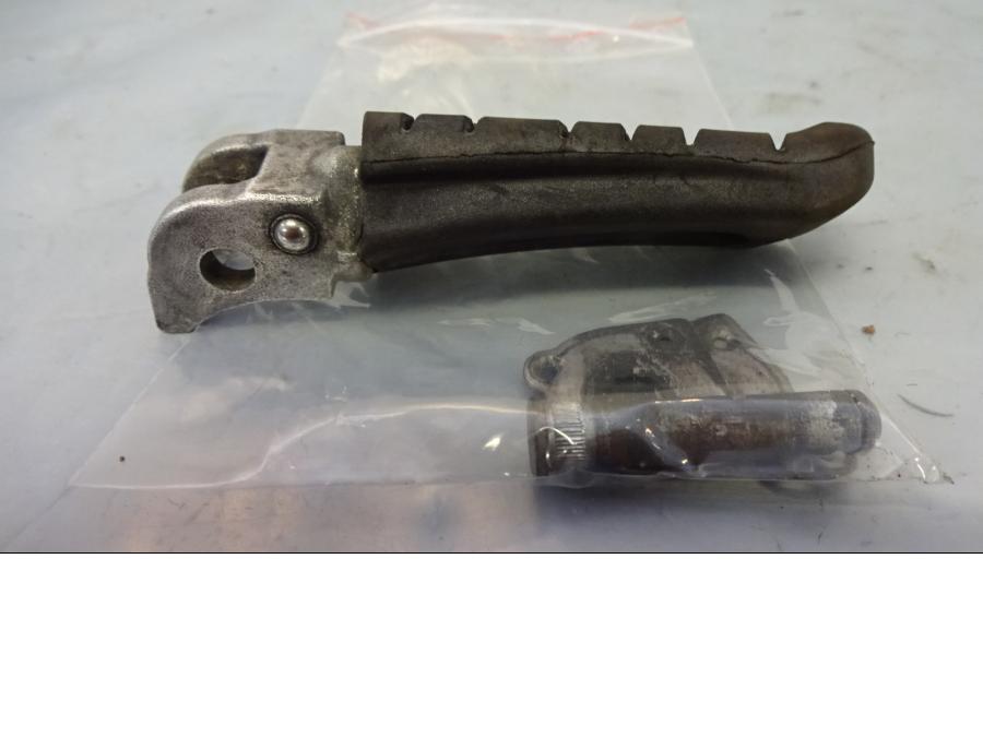 Framsidan på Fotpinne från en KTM 990 Super Duke -2009 motorcykel.