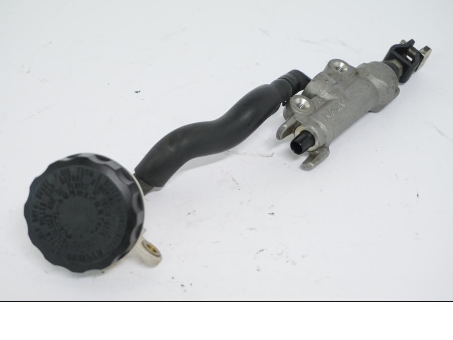 Höger sida på Bromshuvudcylinder från en Honda CBR 600 -1998 motorcykel.