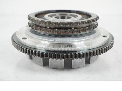 Snett nerifrån på Kopplingskorg från en H-D Softail Standard FXST -2001 motorcykel.