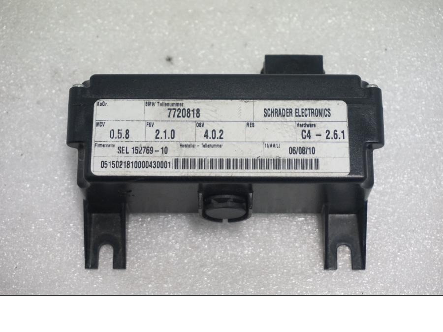 Framsidan på RDC Styrenhet från en BMW K 1300 R -2011 motorcykel.