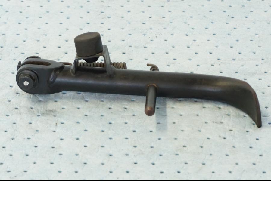 Framsidan på Sidostöd från en Yamaha X-Max 250 -2016 scooter.