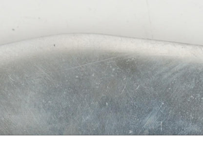 Baksidan på Fotpinnefäste från en Yamaha XJ 900 -1997 motorcykel.