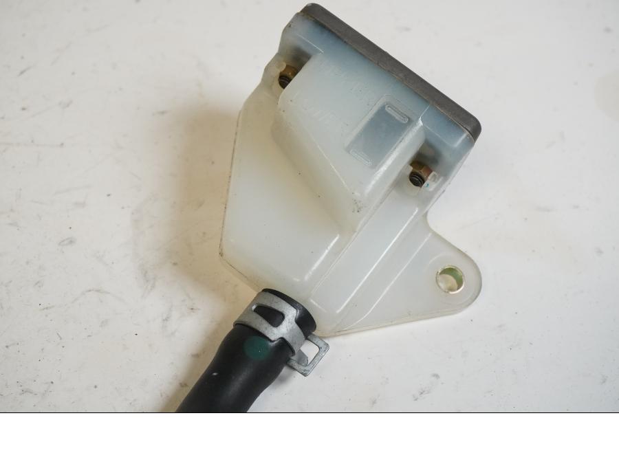 Baksidan på Bromshuvudcylinder från en Suzuki GSX-R 1000 -2003 motorcykel.