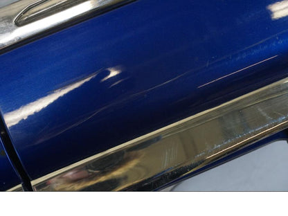 Extrabild1 på <p>Sidoväska höger från Honda GL 1800 A 2001.</p>

<p>Låsmekanismen är sönder går ej att "låsa"</p>

<p>Locket åker upp så fort du stänger.</p>

<p>Repor finns samt att det saknas en del av kromlisten se bilder. Blinkers. Okej skick.</p> motorcykel.