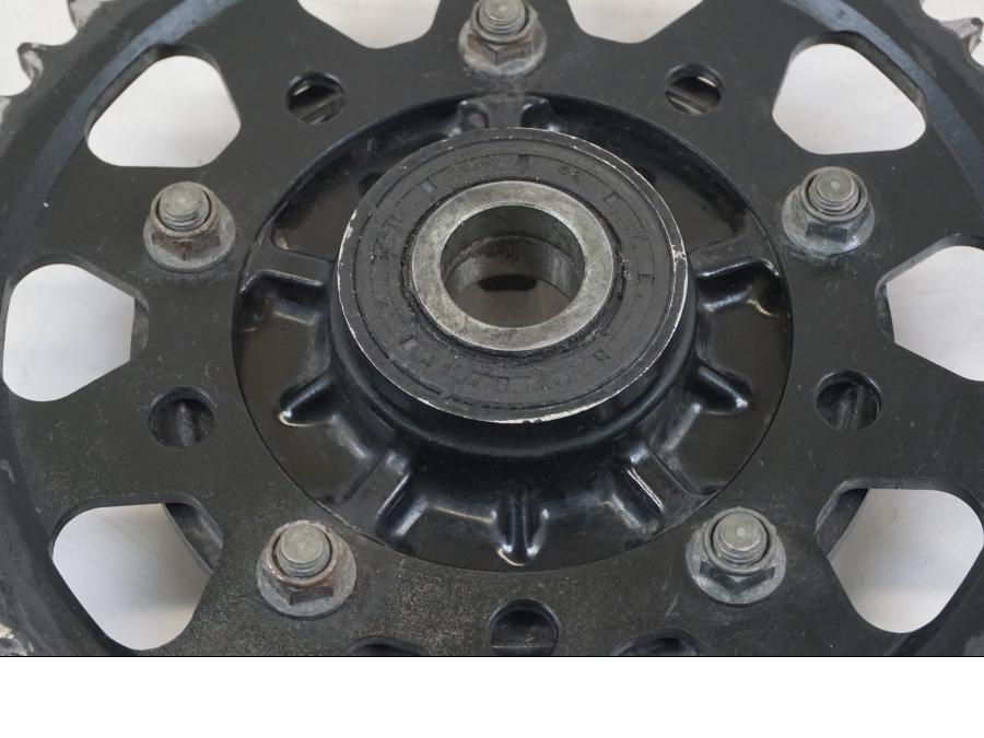 Baksidan på Drevfäste från en Yamaha YZF R6 -1999 motorcykel.