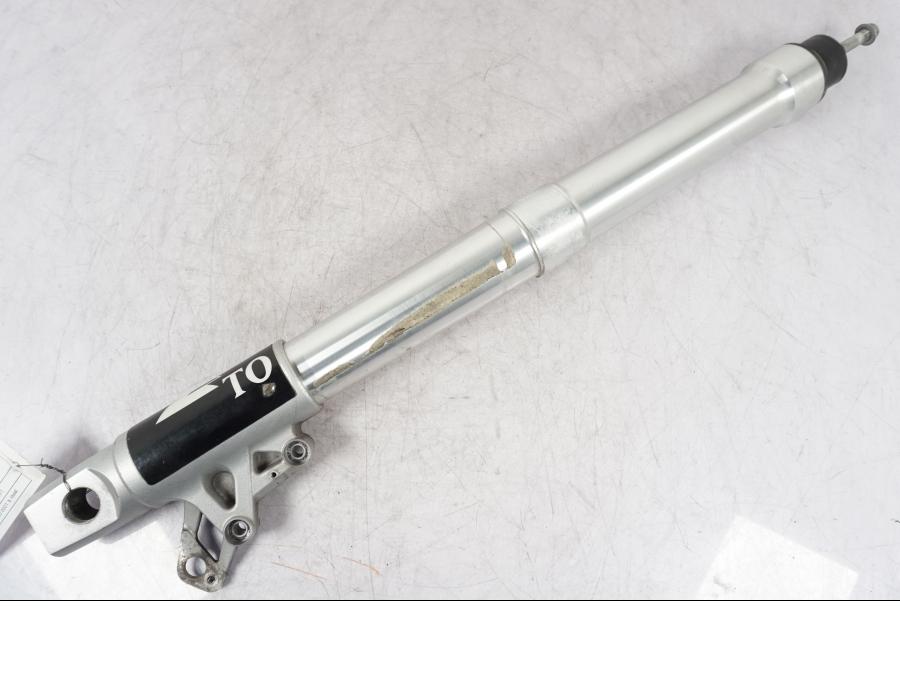 Framsidan på Gaffelben från en BMW R 1200 GS -2005 motorcykel.