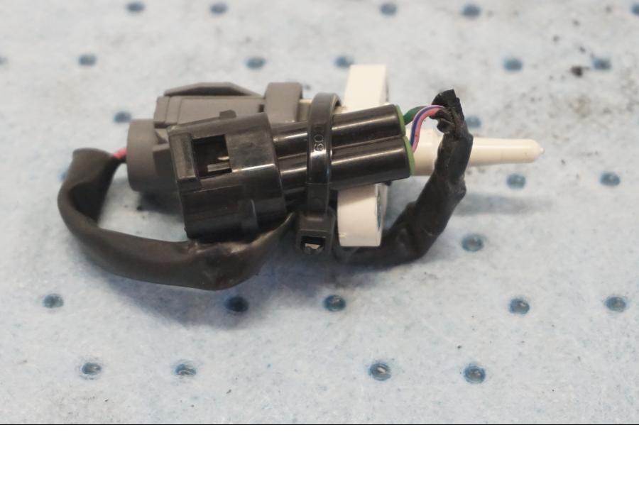 Framsidan på Luftburksensor från en KTM 125 Duke -2017 motorcykel.