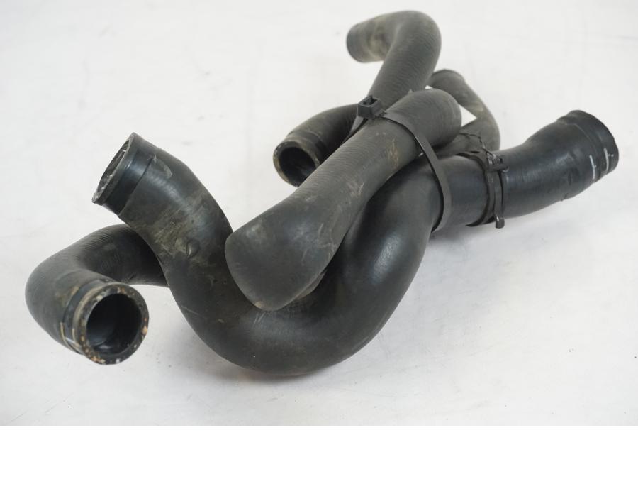 Extrabild2 på Vattenkyl Slang Set från en KTM 1290 Super Duke R -2022 motorcykel.