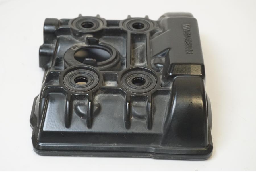 Höger sida på Ventilkåpa från en KTM 1190 Adventure -2015 motorcykel.